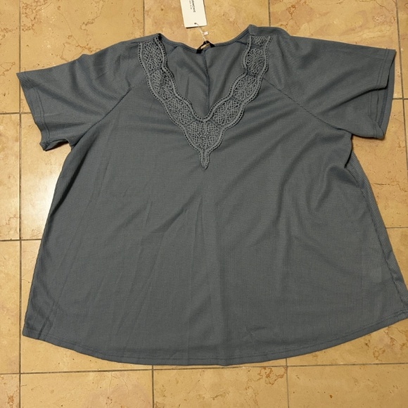 Bloom chic Plus Size 22-24 Waffle Knit Blue Top V Neck Lace Flowy lightweight - Picture 9 of 9
